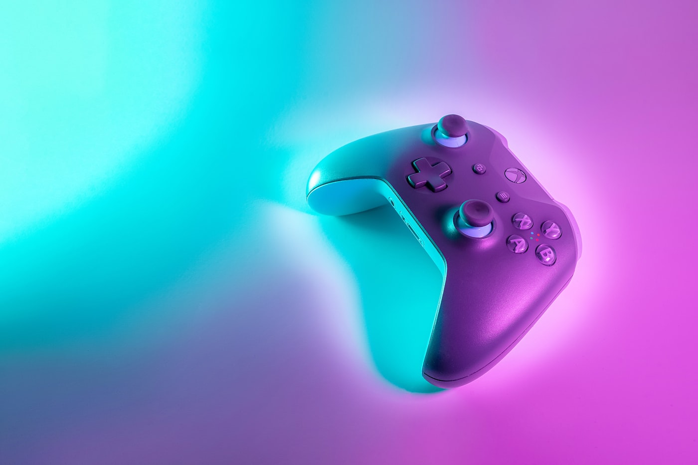 Controle de Xbox com gatilhos visíveis